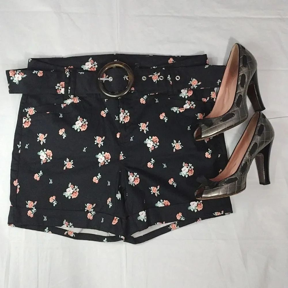 Torrid Black Pink Floral Mid Rise Stretch Sateen Belted Shorts SZ 12 - Picture 2 of 12